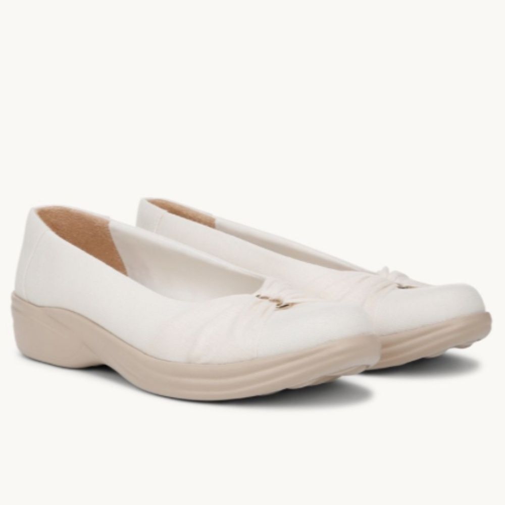 Bzees Women's Paige Washable Round Toe Slip Ons In Sugar Cream Shim